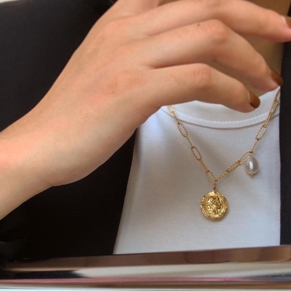 Elizabeth pearl Necklace with Hammered Chain - Picture 5 of 5